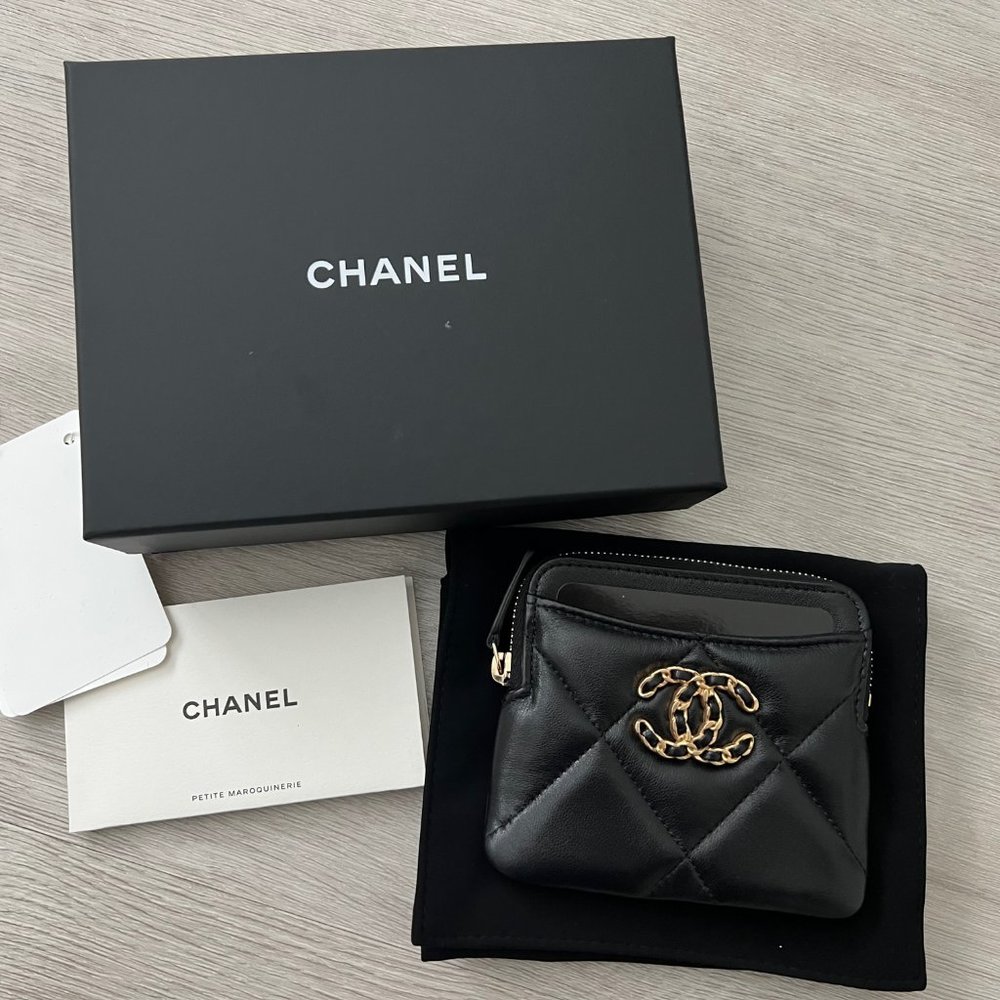 Chanel 19 zip wallet new in box
